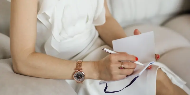woman writing (1)